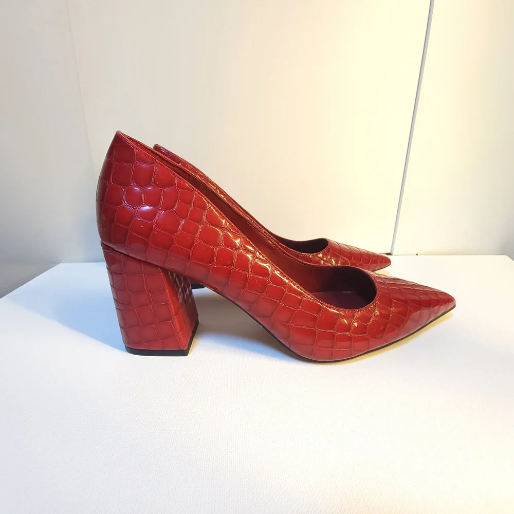 Vince Camuto Red Croc-Embossed Pointed-Toe Pumps - Picture 2 of 9